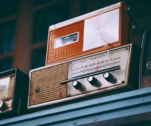 A vintage radio resting on a wooden shelf